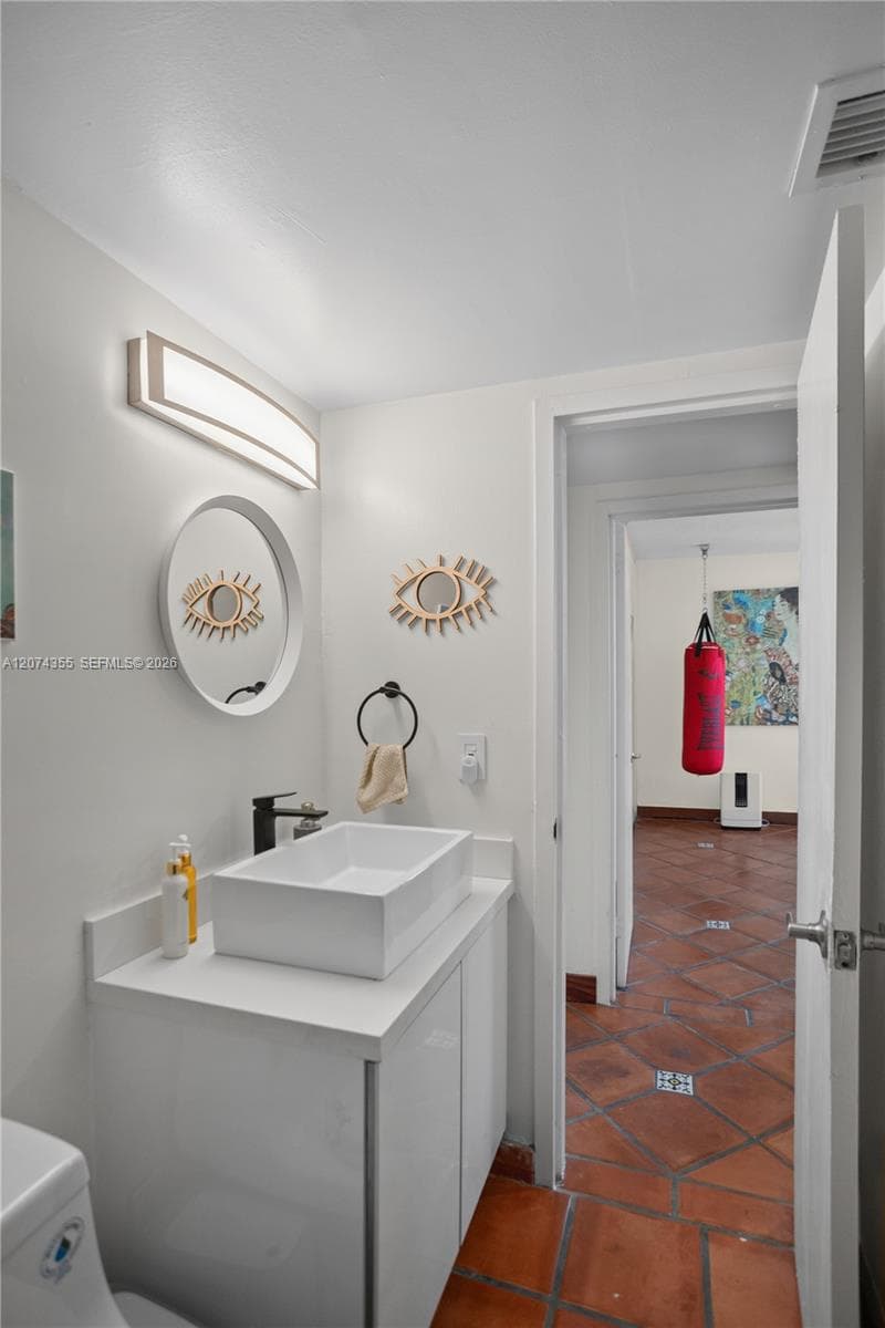 2350 NE 135th St 1204 photo 21
