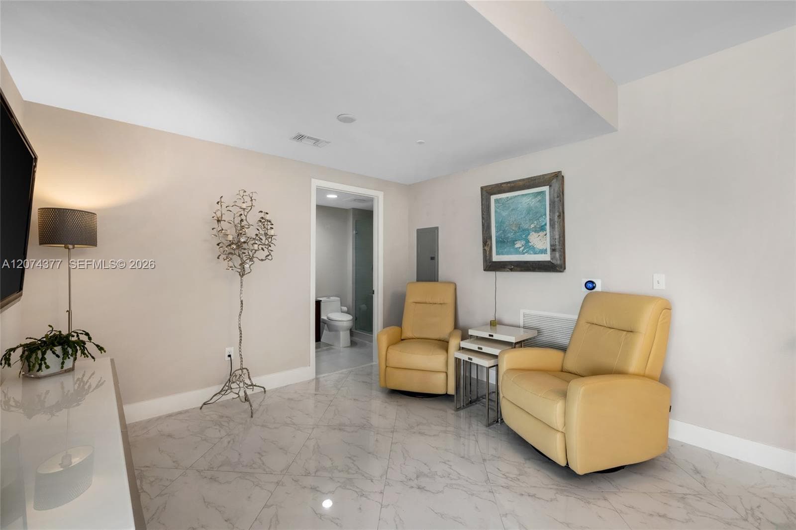 902 photo 16