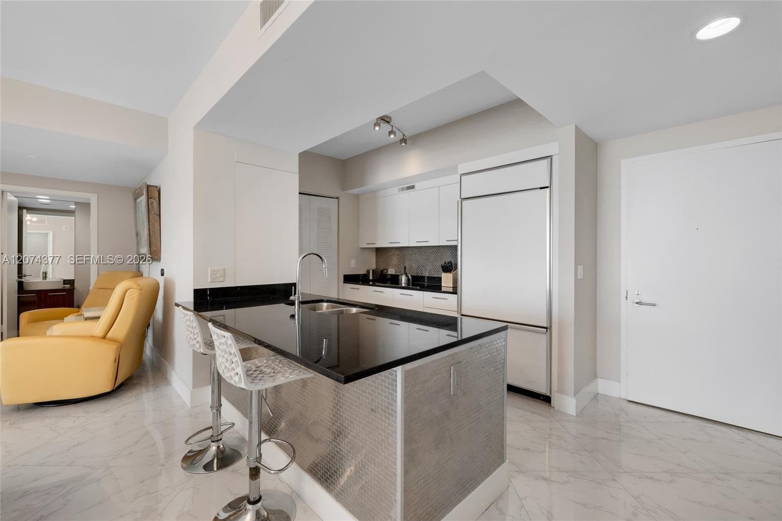 902 photo 11