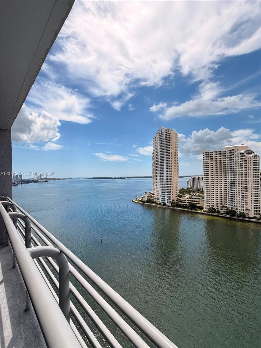 335 S Biscayne Blvd 2003 photo 2