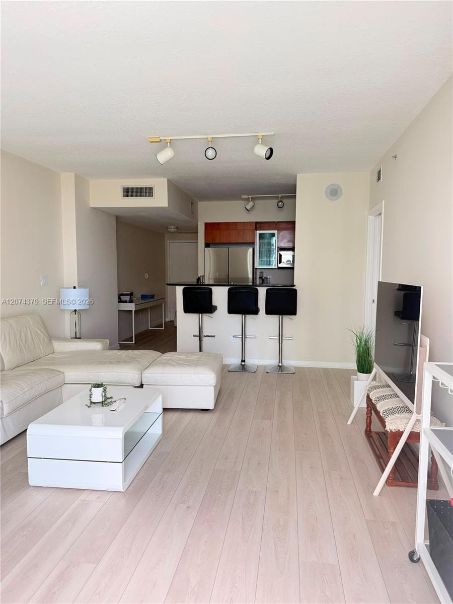 335 S Biscayne Blvd 2003 photo 6