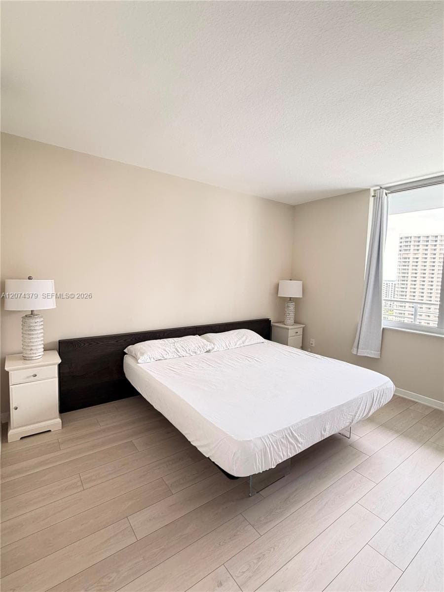 335 S Biscayne Blvd 2003 photo 16