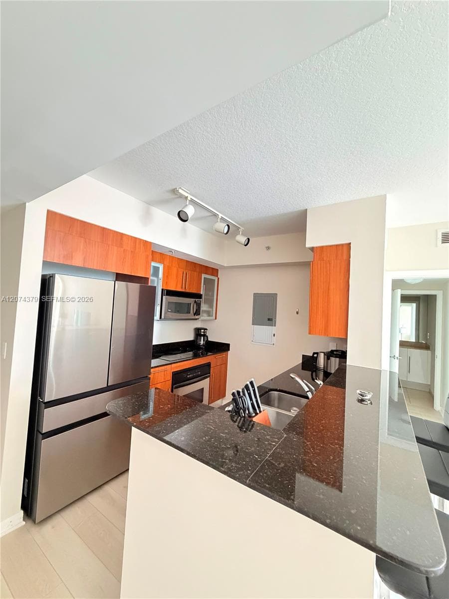 335 S Biscayne Blvd 2003 photo 12