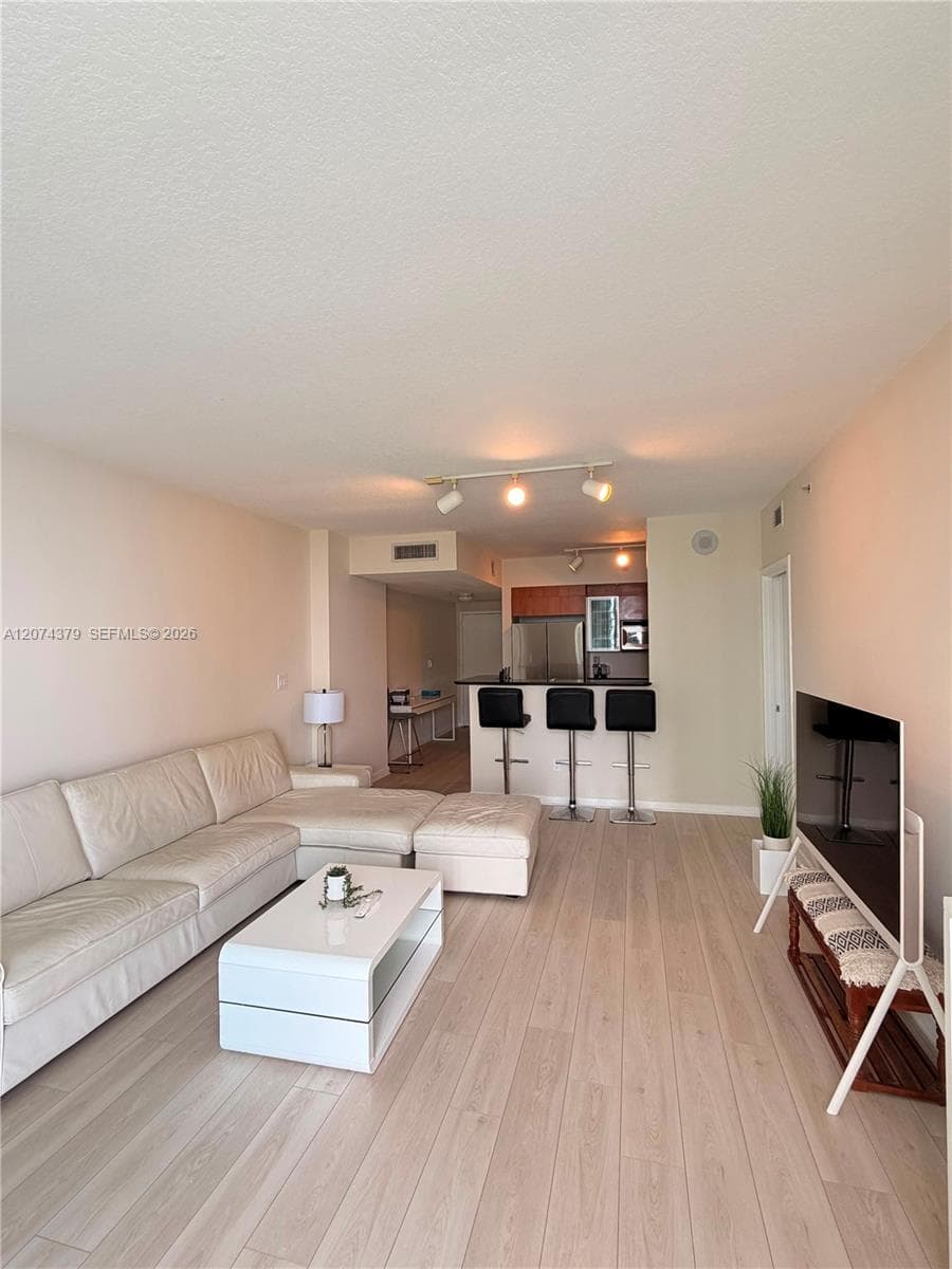 335 S Biscayne Blvd 2003 photo 7