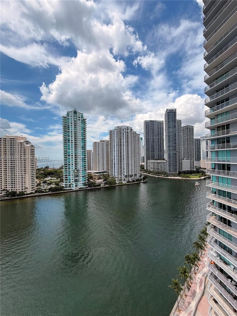 335 S Biscayne Blvd 2003 photo 3