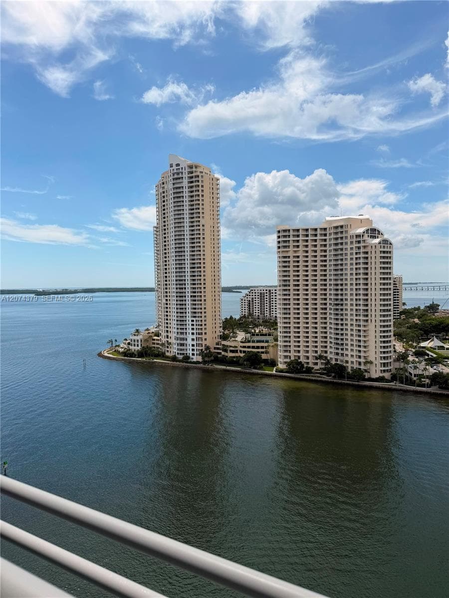 335 S Biscayne Blvd 2003 photo 1