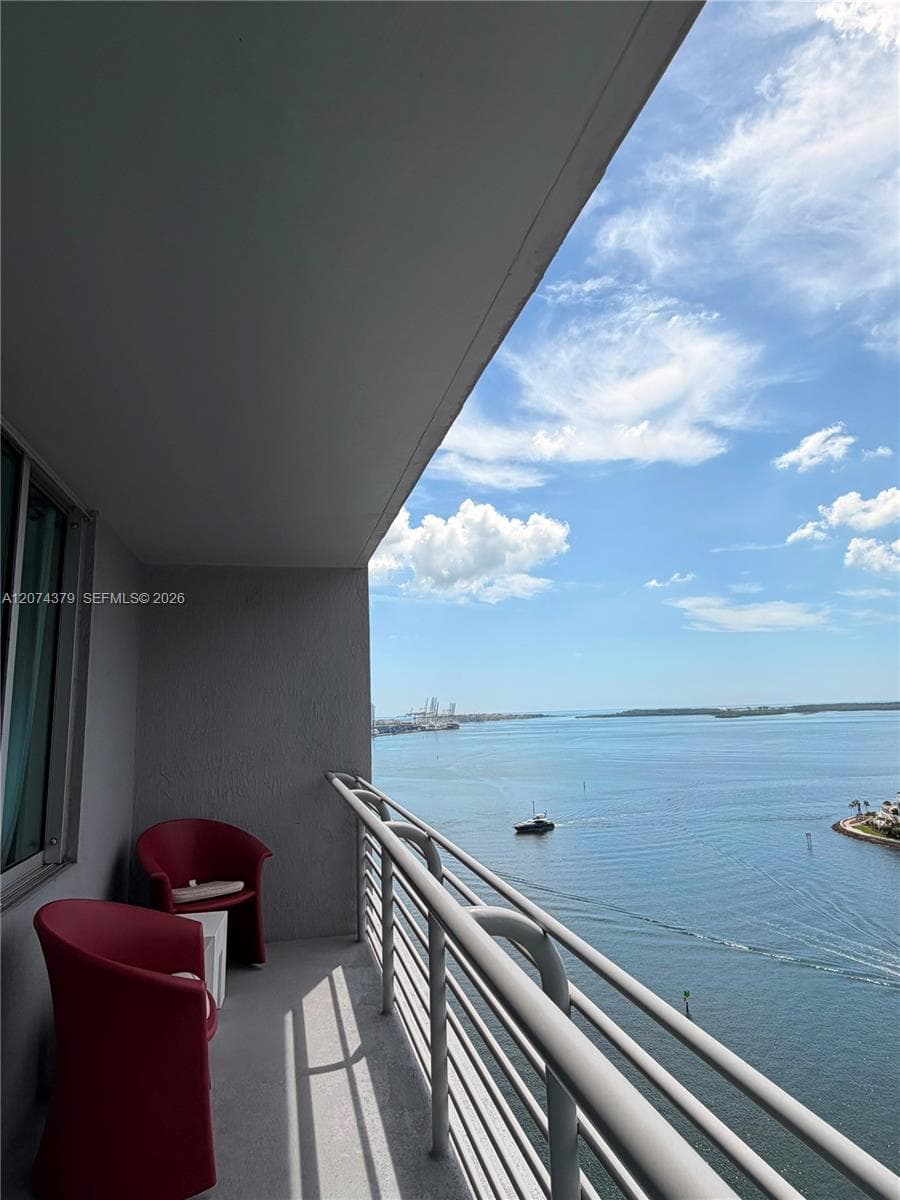 335 S Biscayne Blvd 2003 photo 5