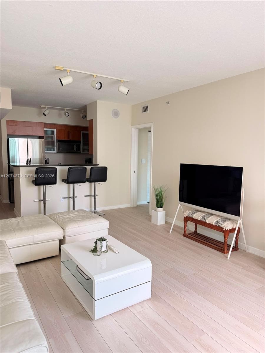 335 S Biscayne Blvd 2003 photo 9