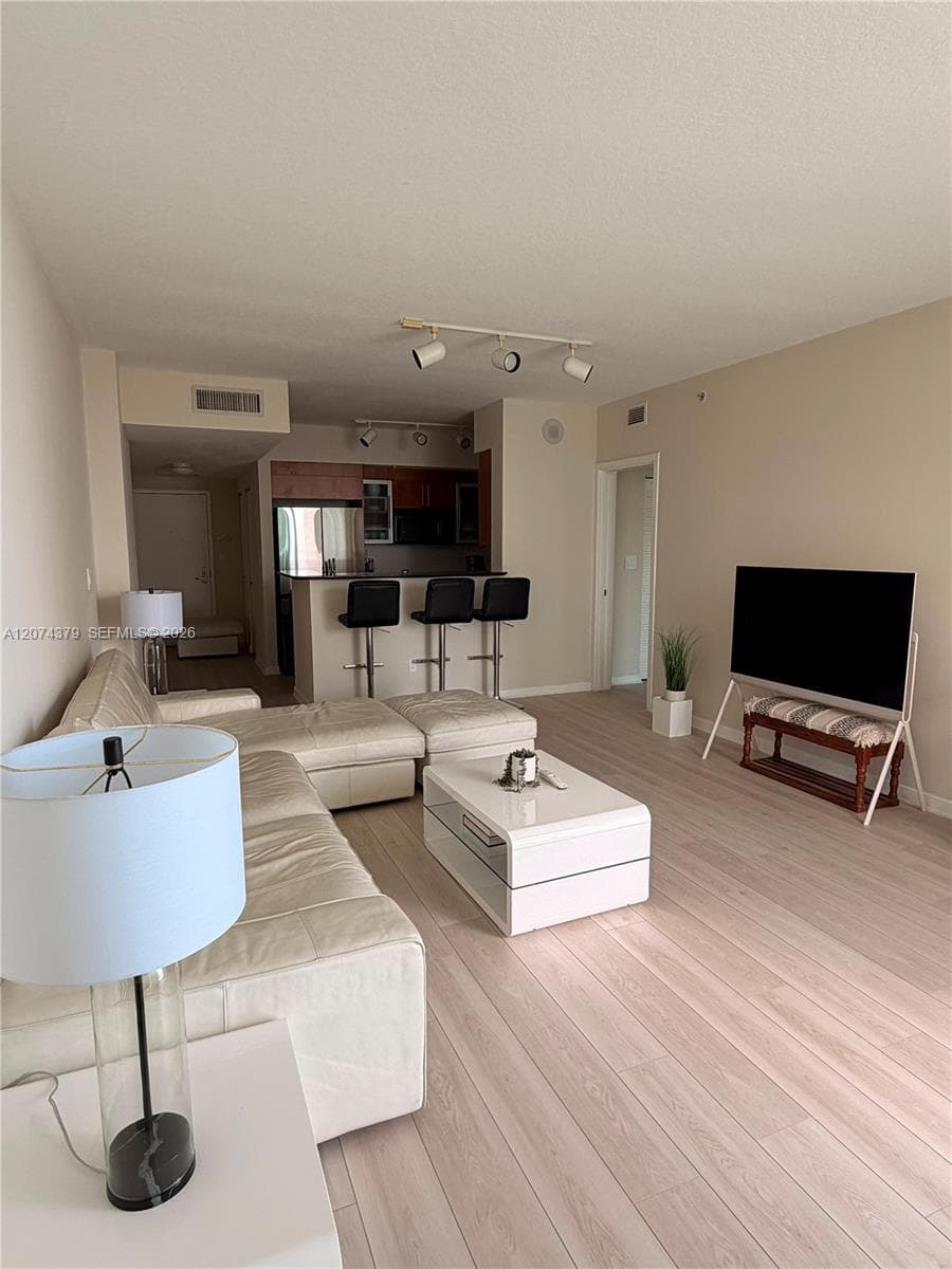 335 S Biscayne Blvd 2003 photo 10