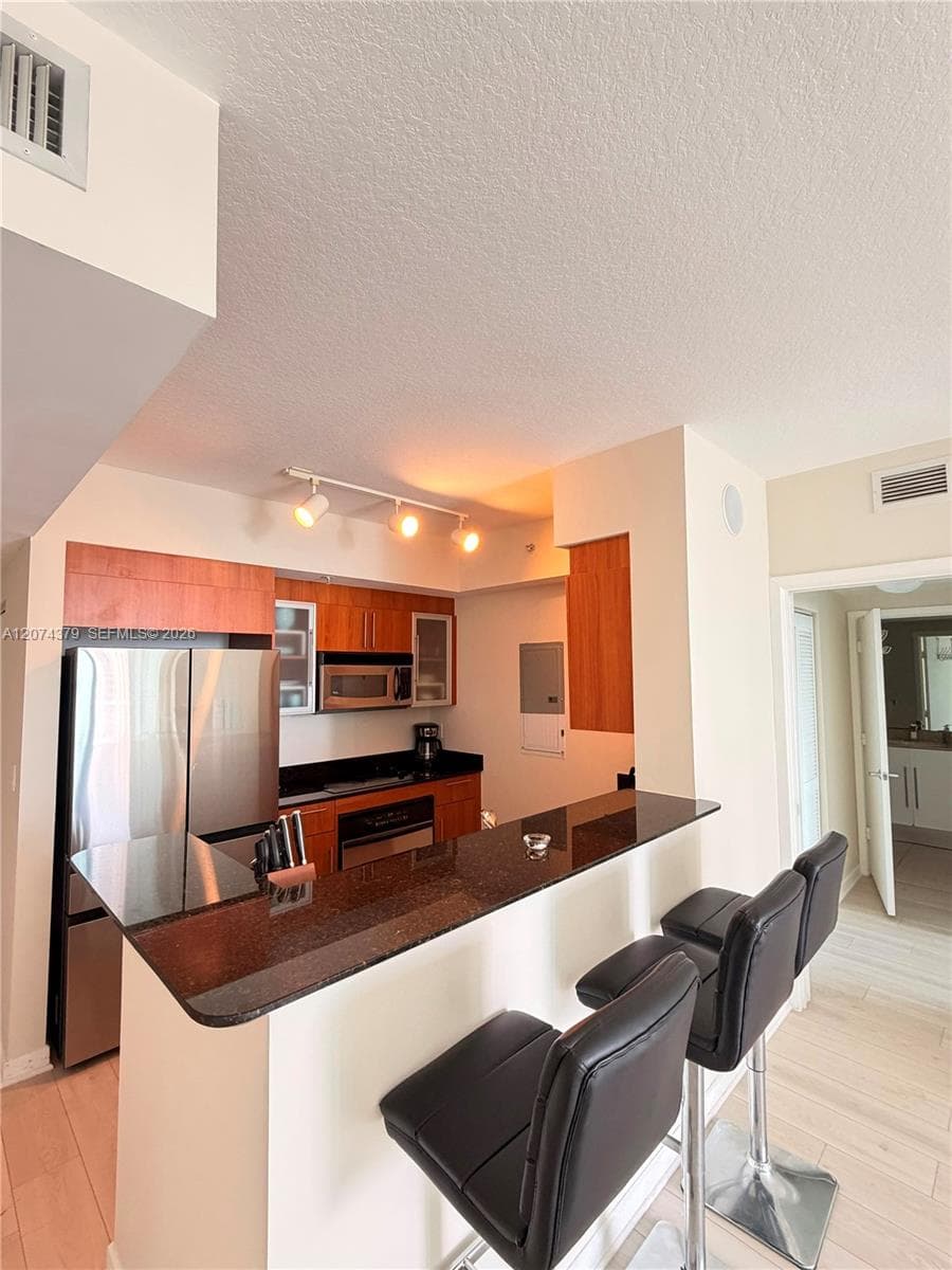 335 S Biscayne Blvd 2003 photo 14