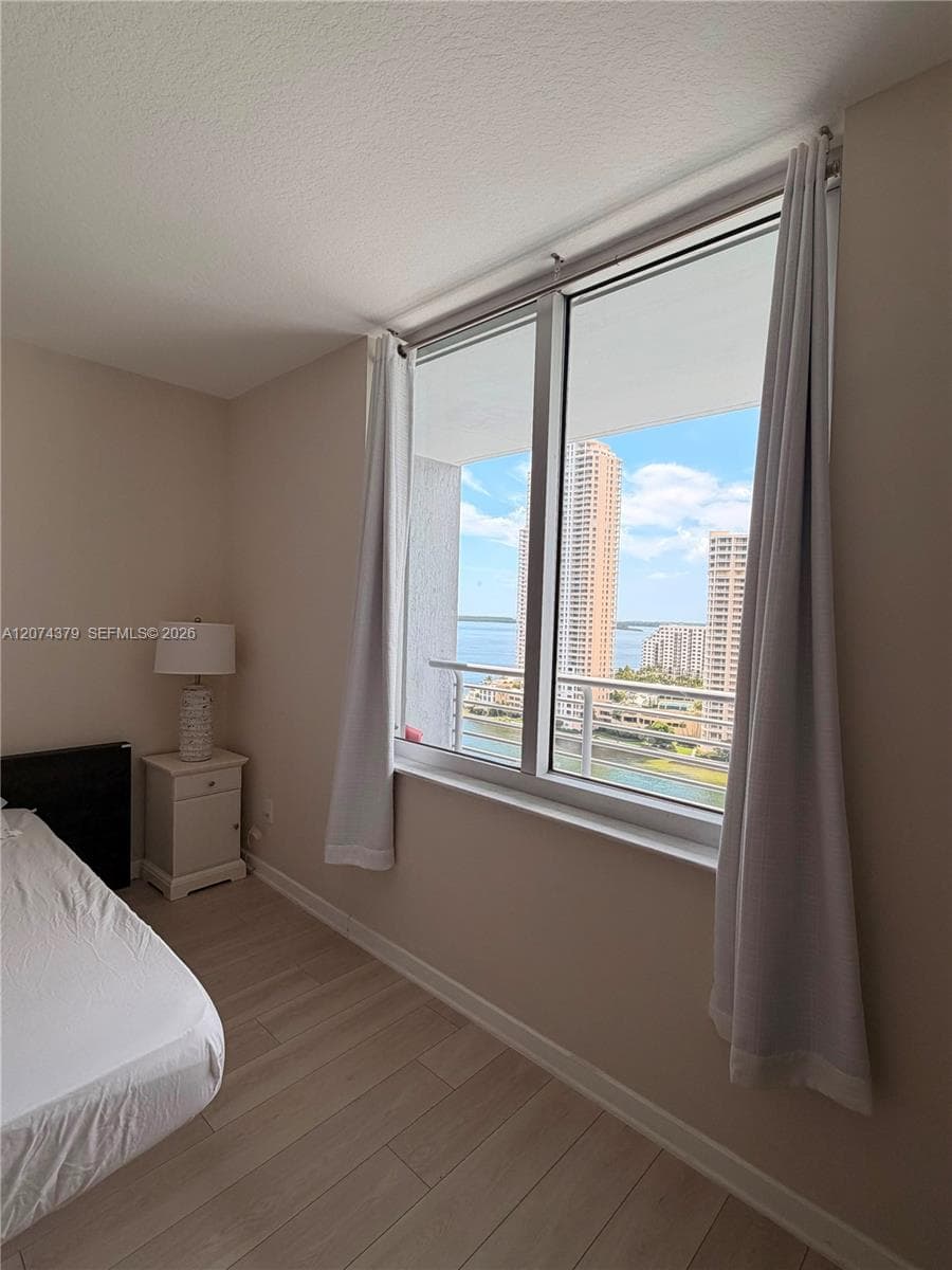 335 S Biscayne Blvd 2003 photo 18