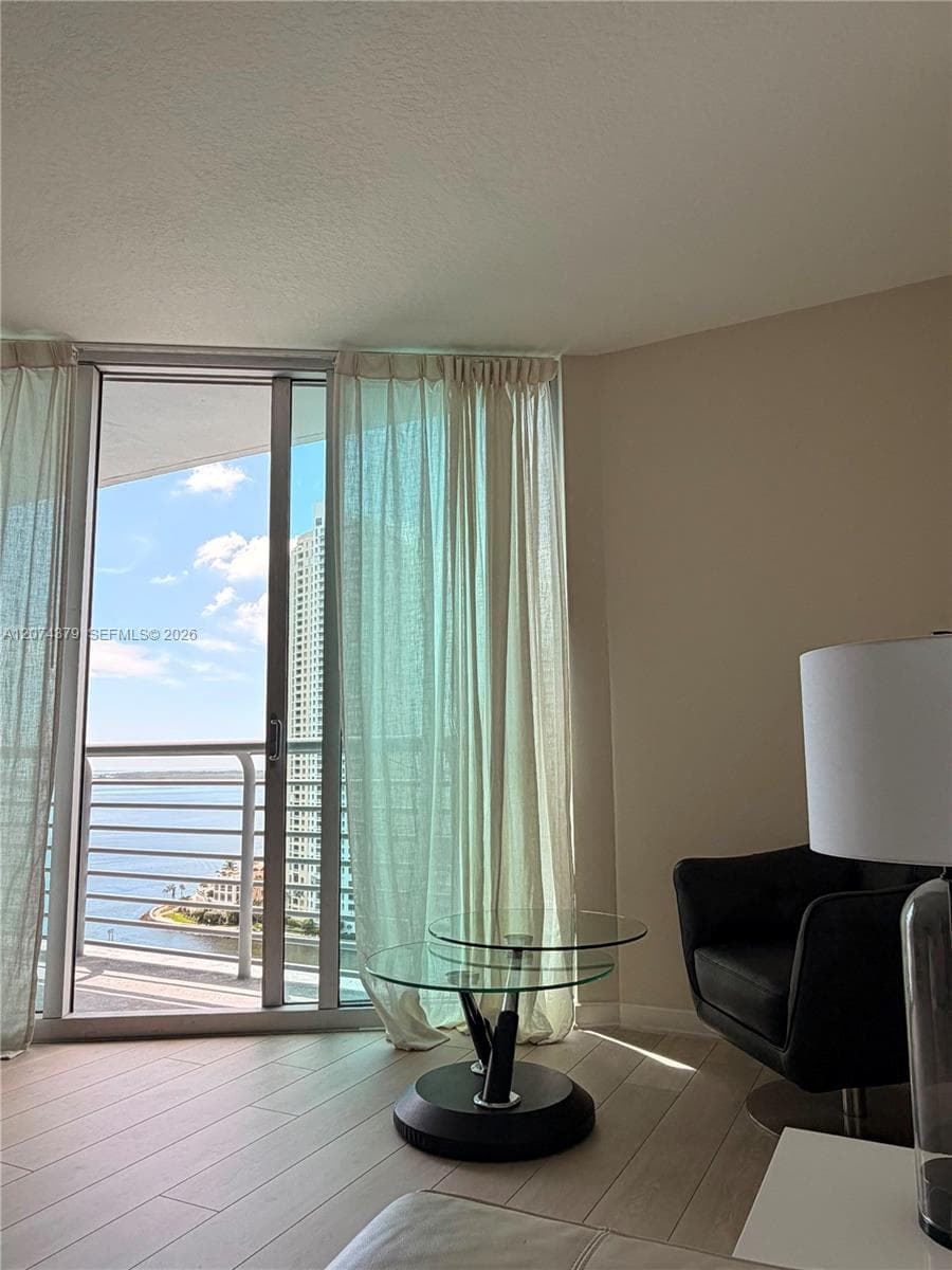 335 S Biscayne Blvd 2003 photo 11