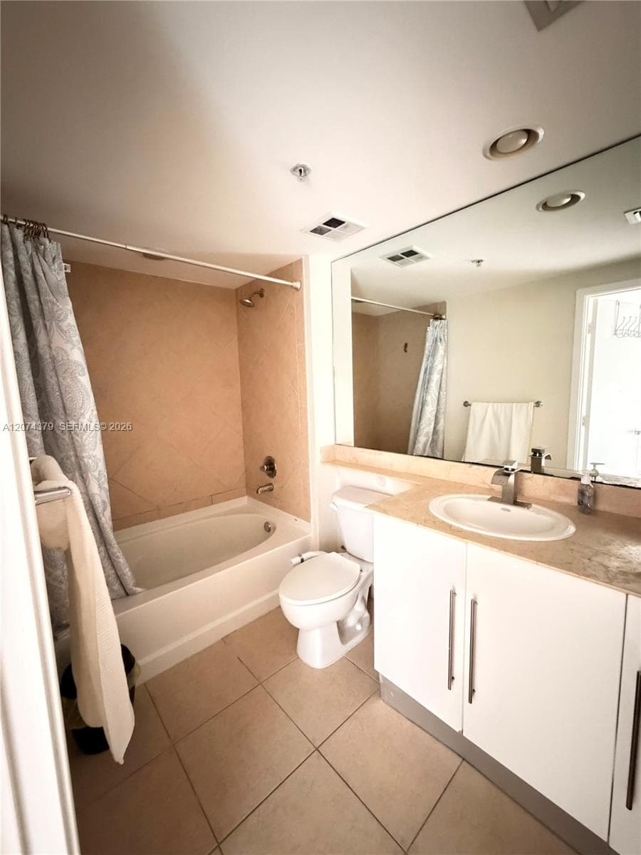 335 S Biscayne Blvd 2003 photo 19