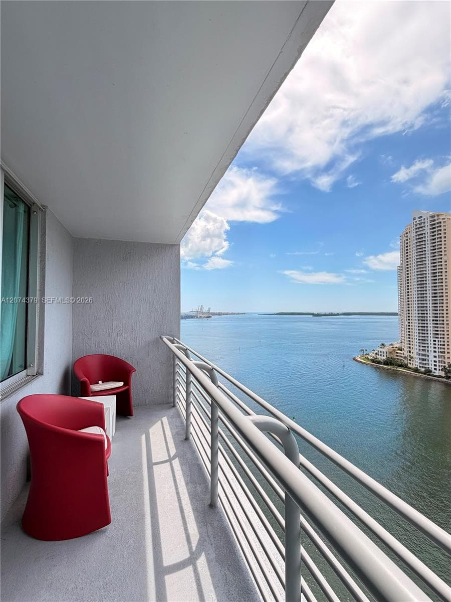 335 S Biscayne Blvd 2003 photo 4