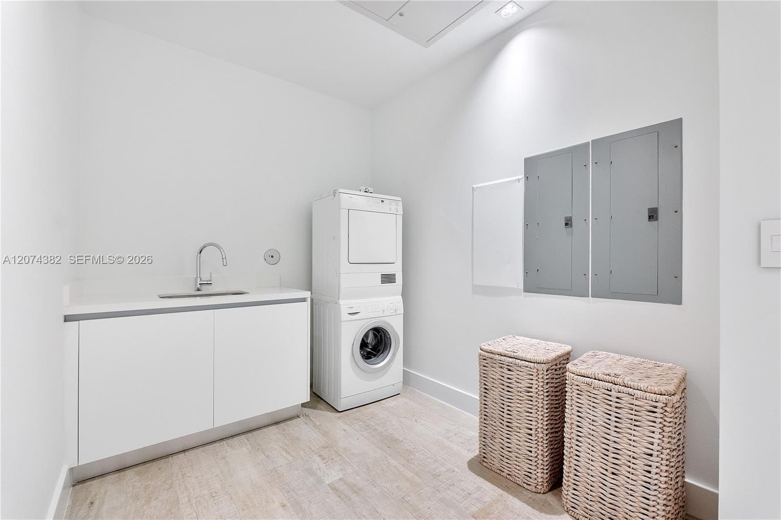 102 24th St PH-1612 photo 13