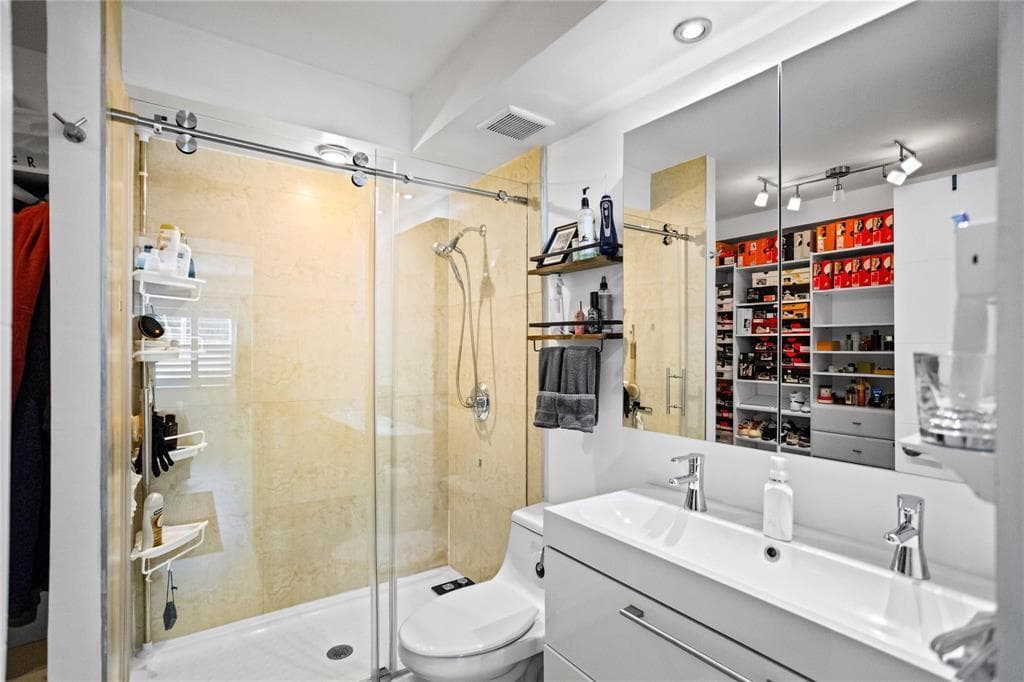 2900 NE 30TH Street G1 photo 6