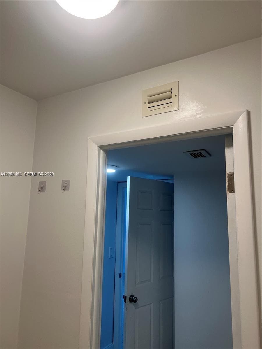 6039 Collins Ave 423 photo 7