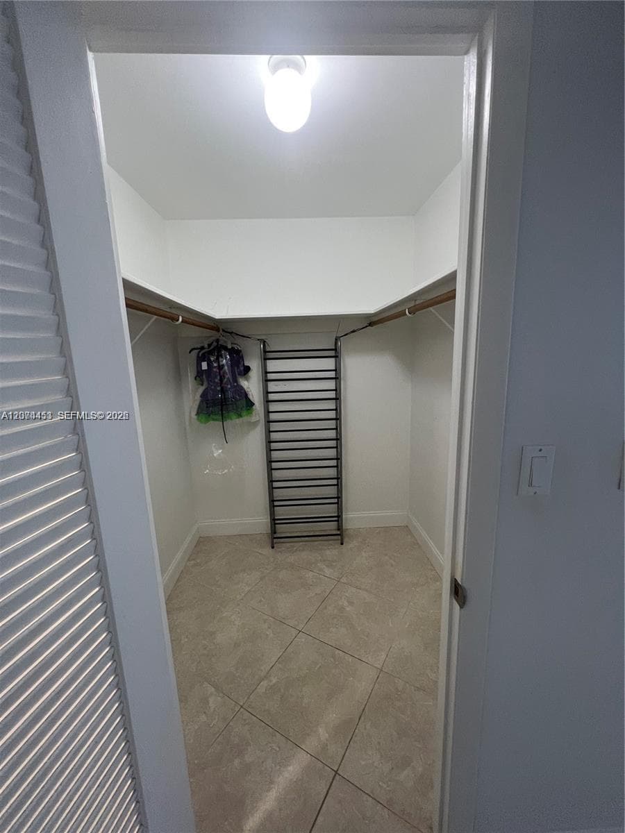 6039 Collins Ave 423 photo 5