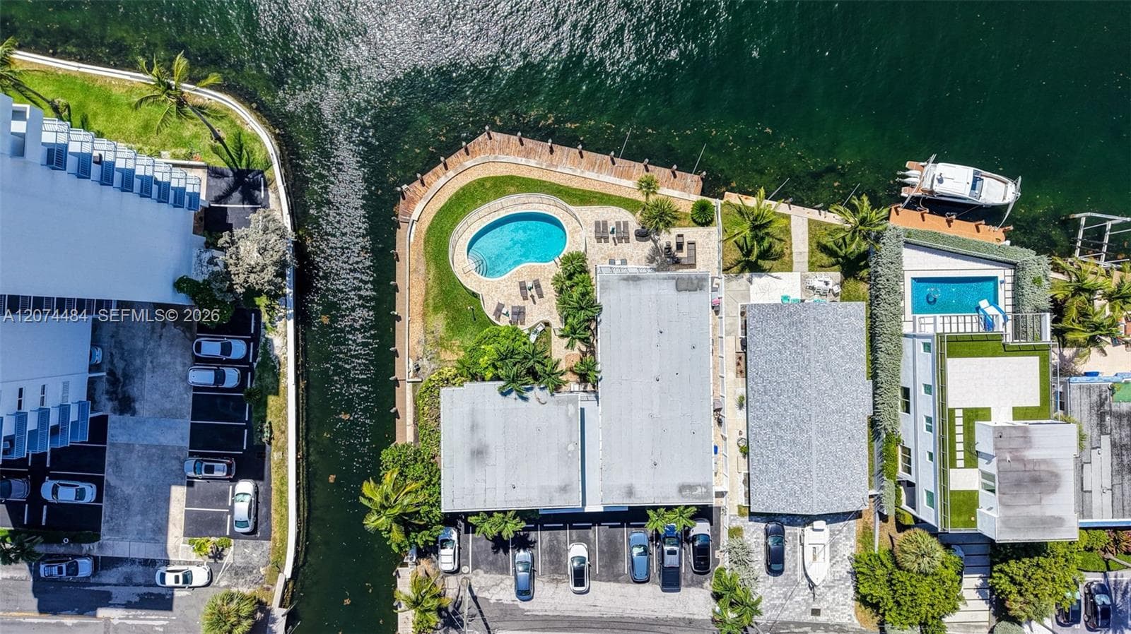 1705 N Riverside Dr 2 photo 4
