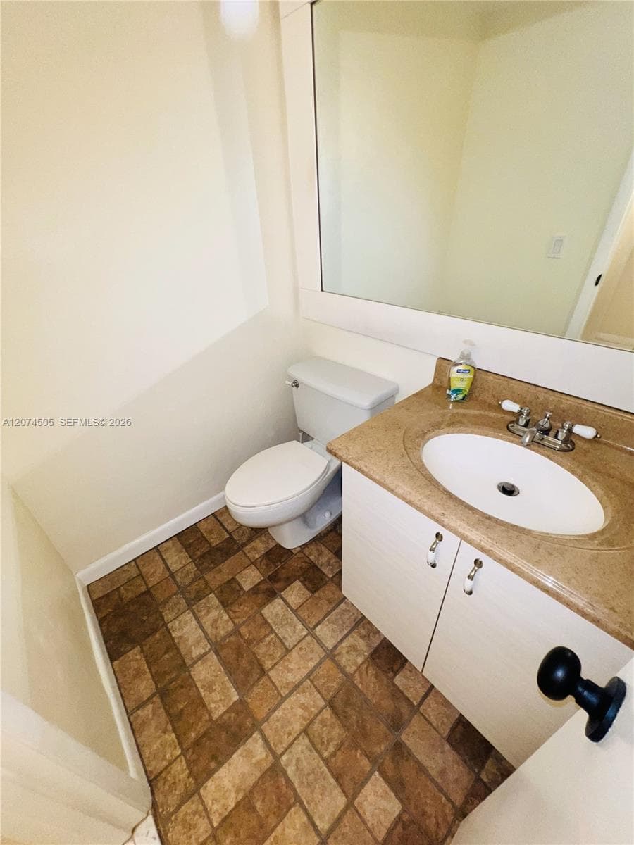 2309 S Cypress Bend Dr 414C photo 8
