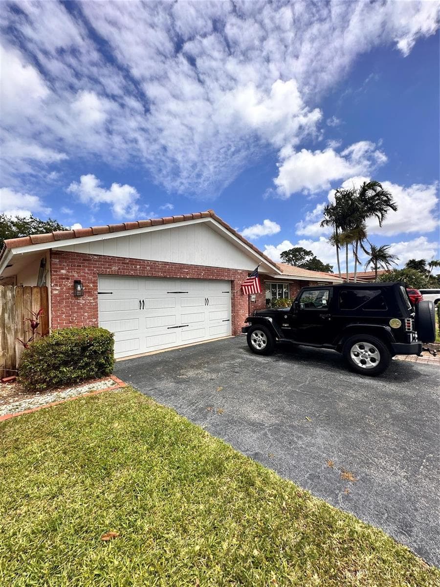 1098 NW 15TH Avenue photo 2