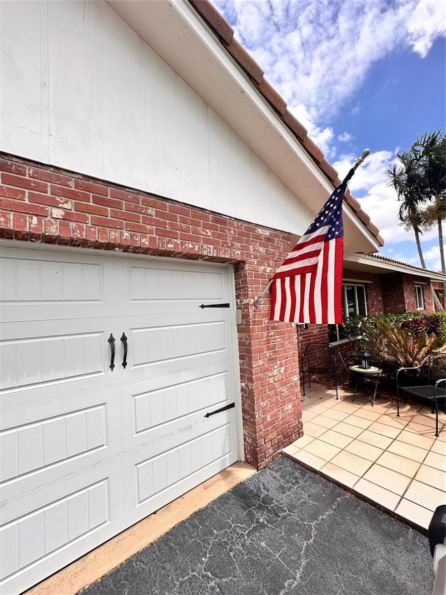 1098 NW 15TH Avenue photo 3