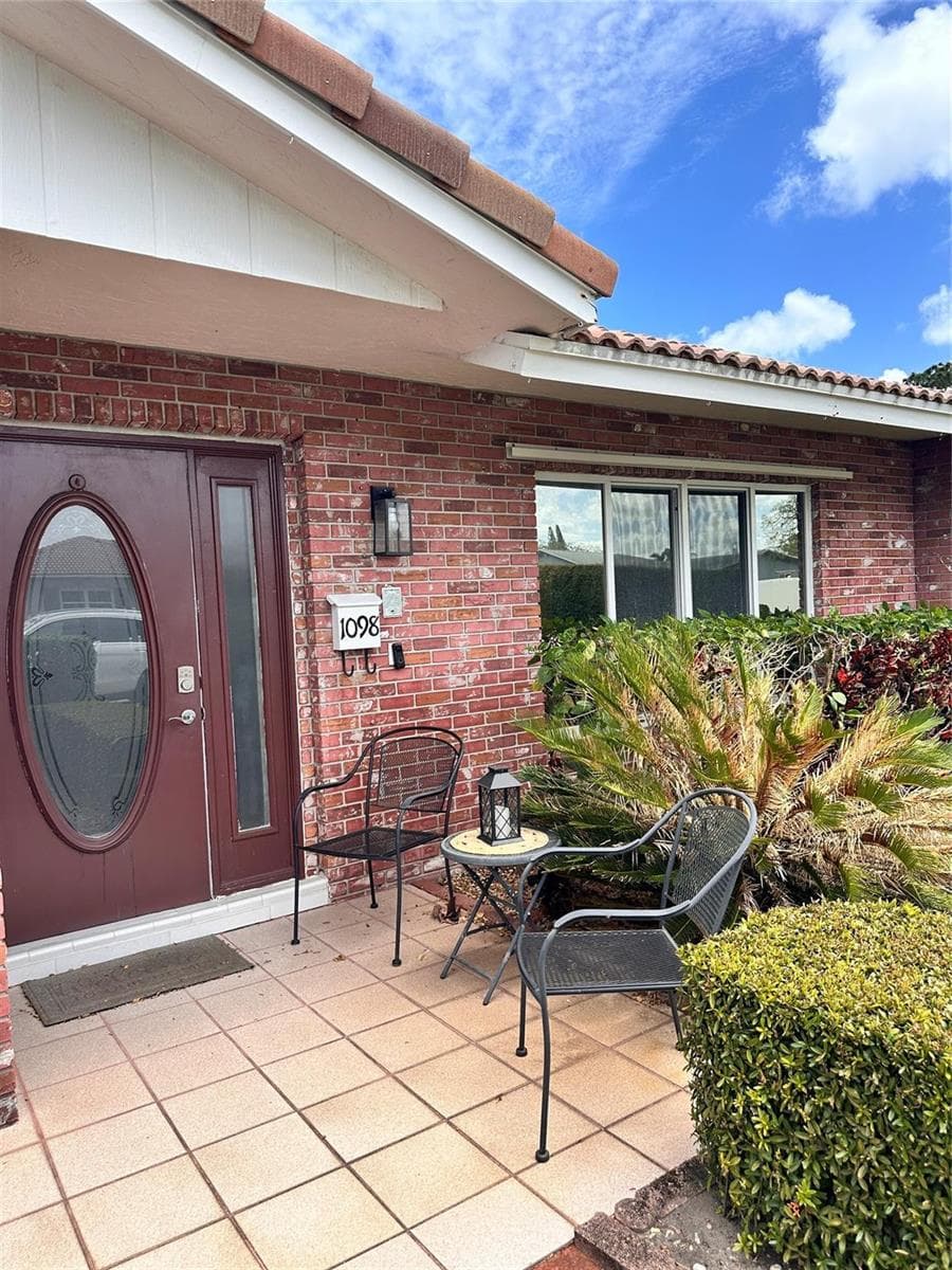 1098 NW 15TH Avenue photo 1