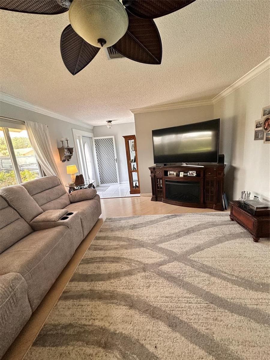 1098 NW 15TH Avenue photo 9