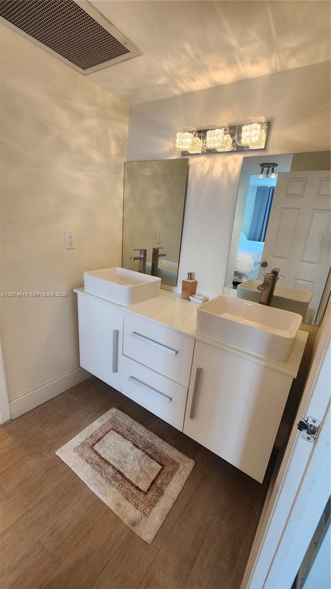 500 Bayview Dr 1725 photo 12