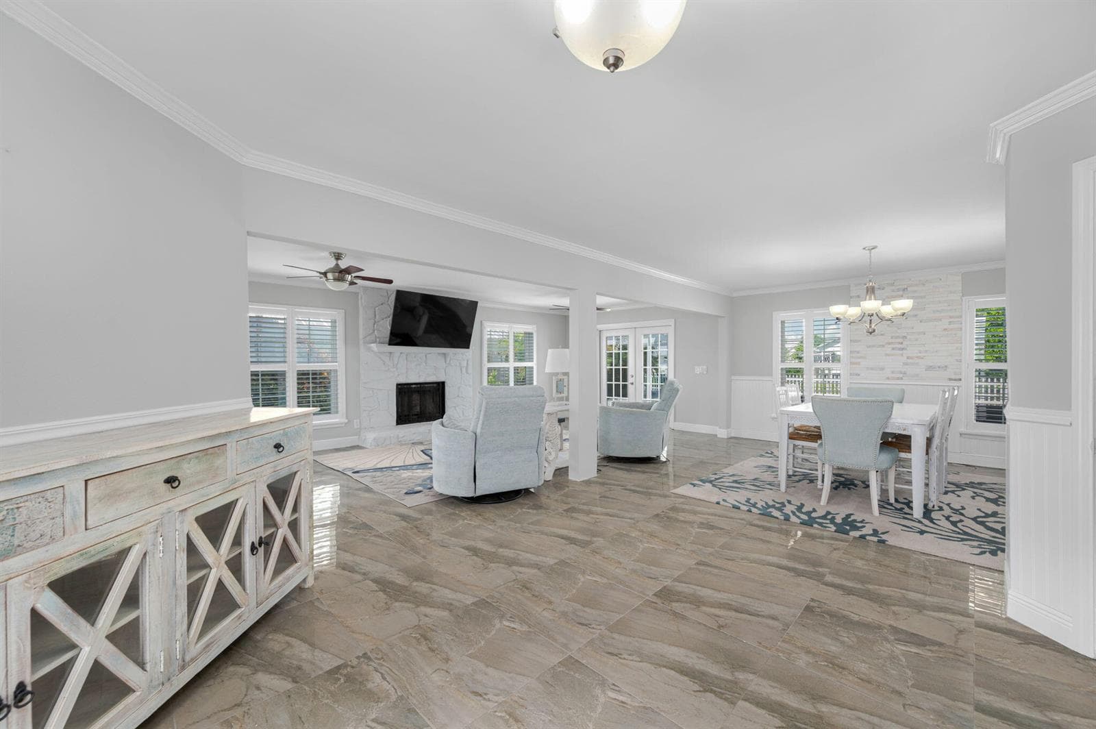 121 Queen Eugenia Court photo 23