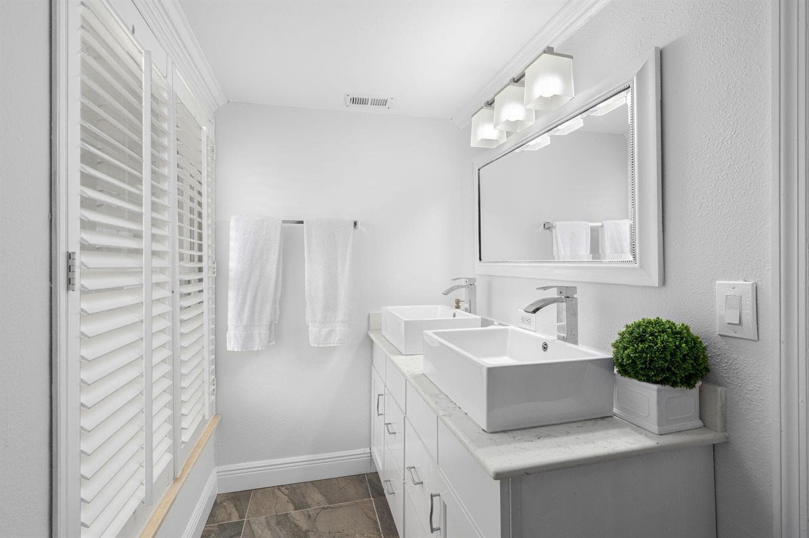 121 Queen Eugenia Court photo 13