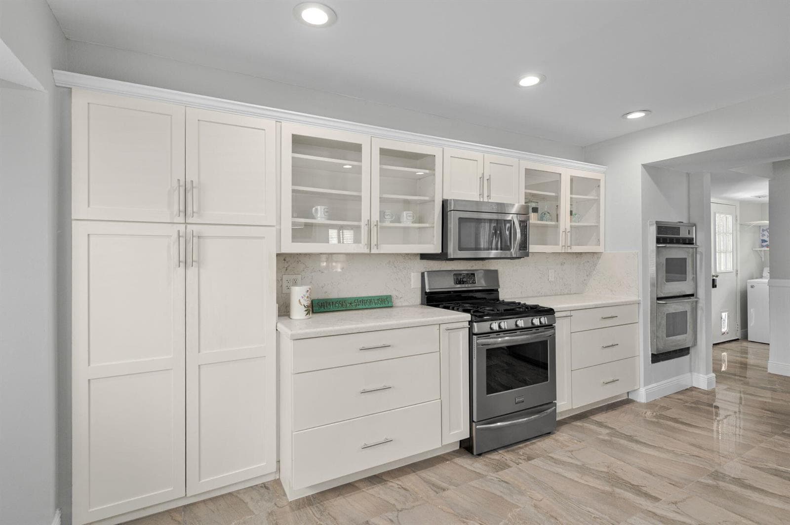 121 Queen Eugenia Court photo 17