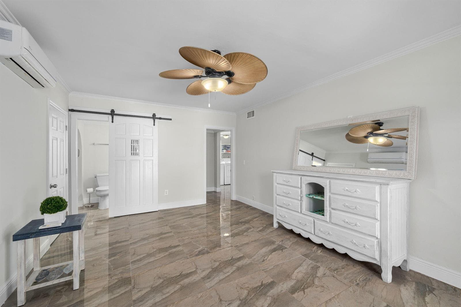121 Queen Eugenia Court photo 12
