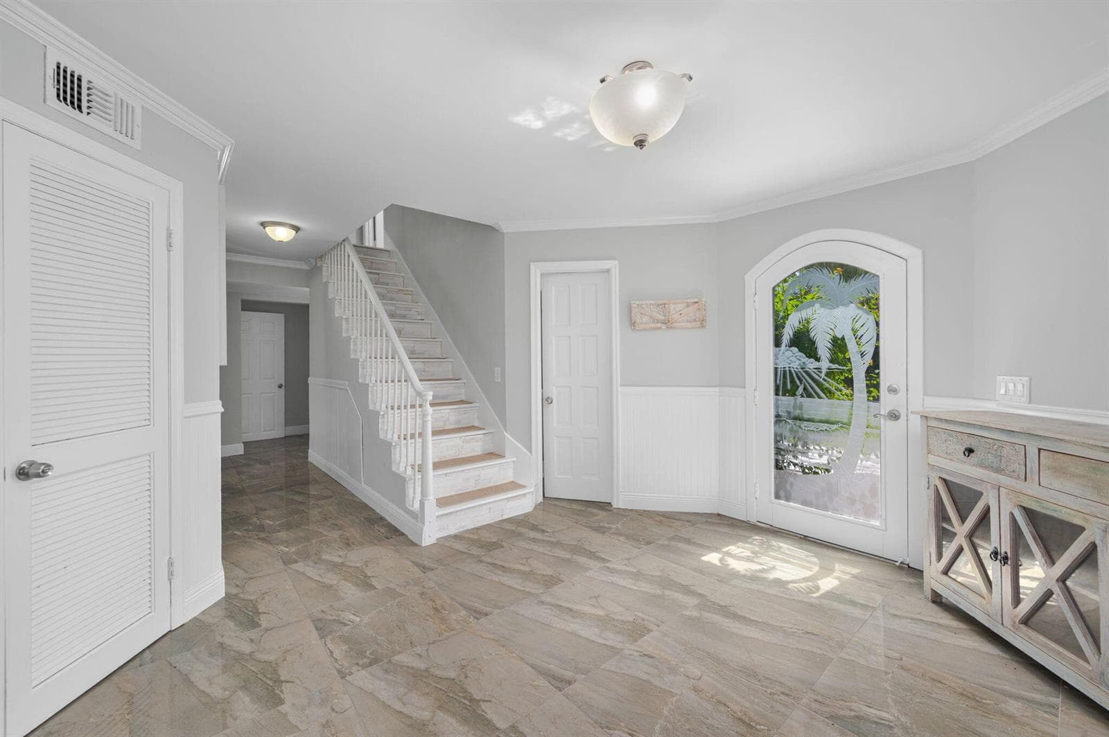 121 Queen Eugenia Court photo 24