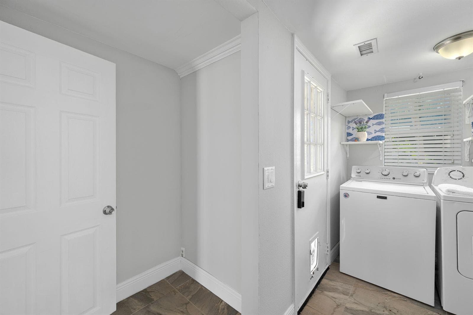 121 Queen Eugenia Court photo 10