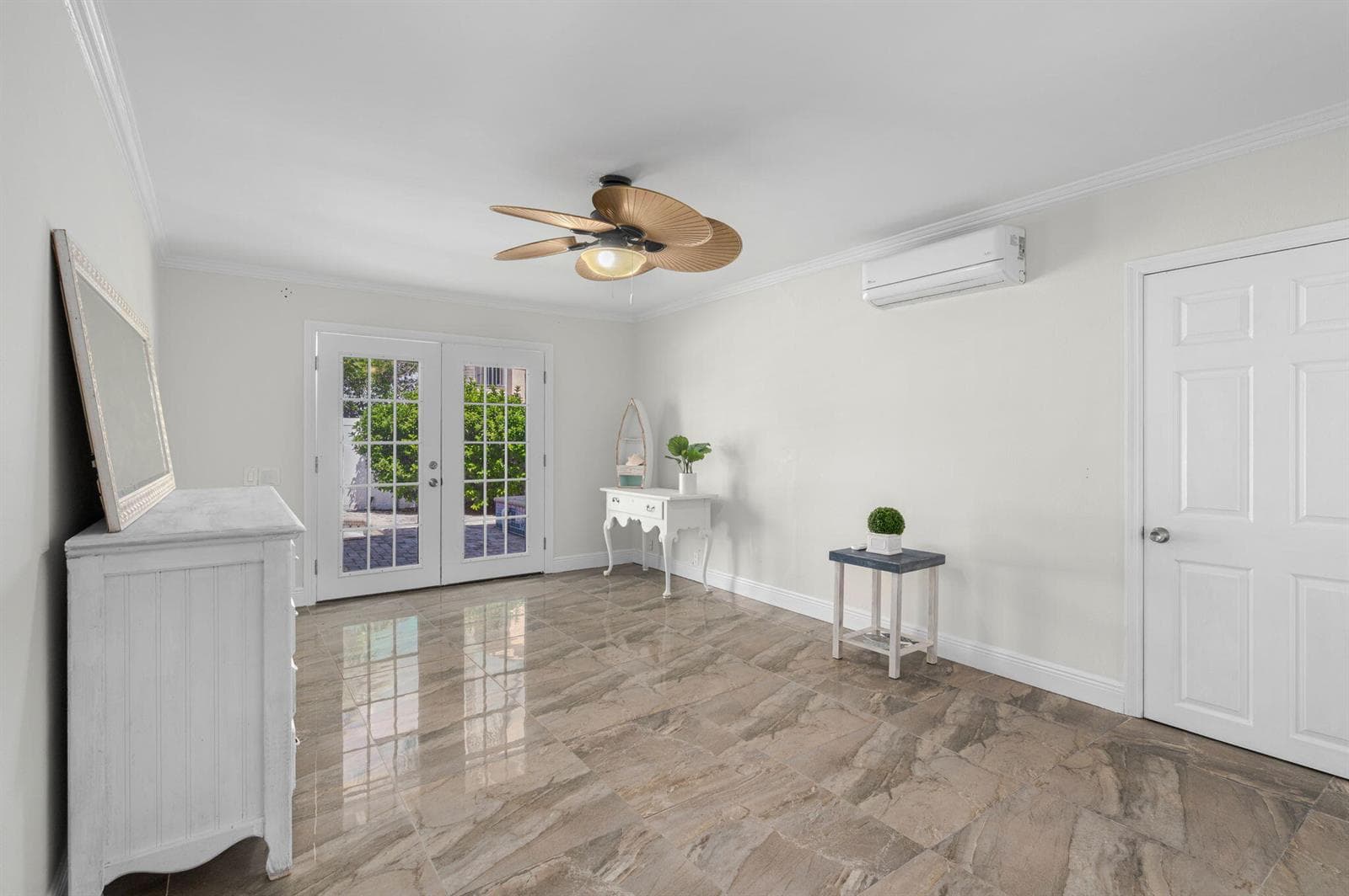 121 Queen Eugenia Court photo 11