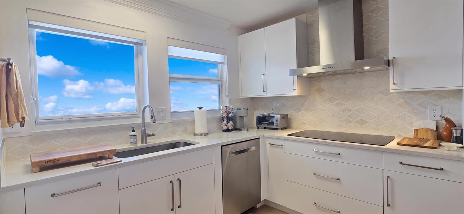60 Yacht Club Drive 405 photo 4