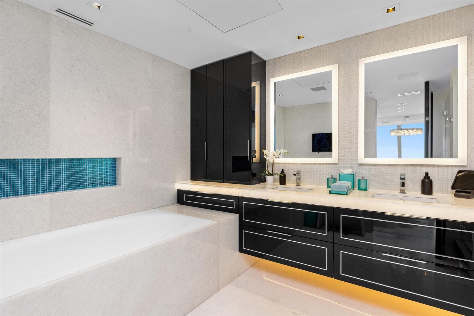 525 N FORT LAUDERDALE BEACH Boulevard 1702 photo 22
