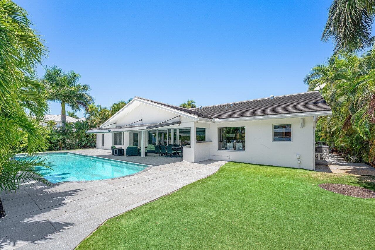 2540 MERCEDES Drive photo 5
