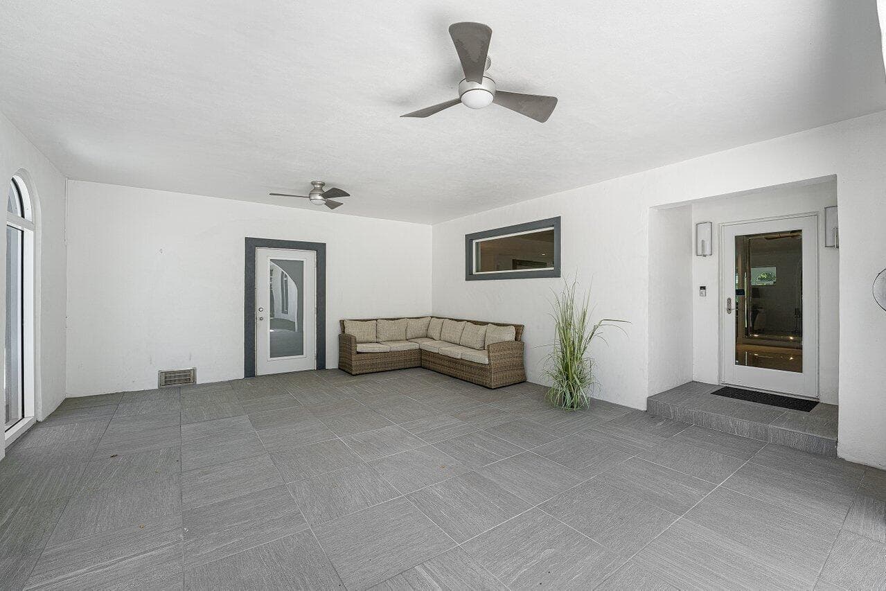 2540 MERCEDES Drive photo 14