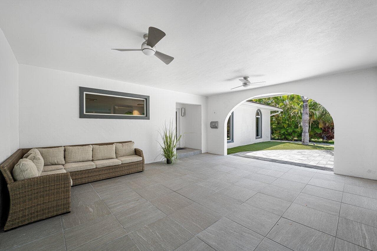 2540 MERCEDES Drive photo 15