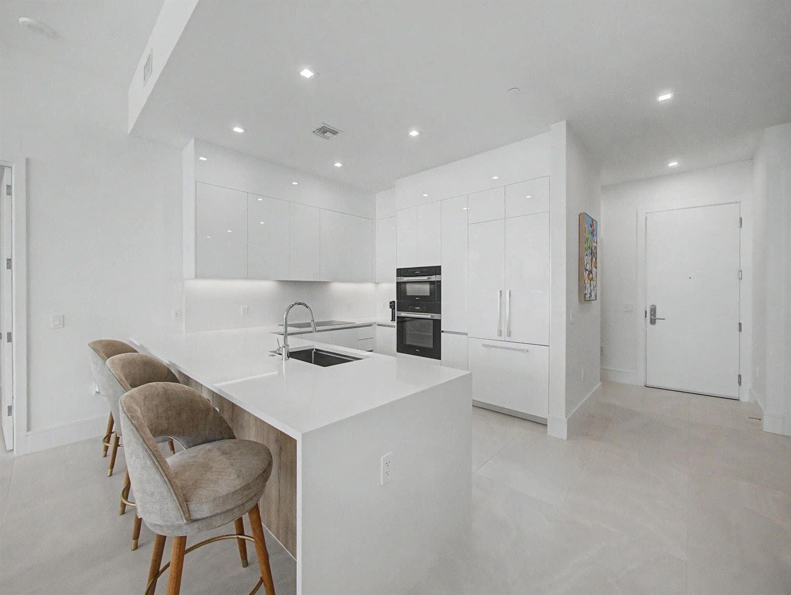 220 Lake Shore Drive 621 photo 8