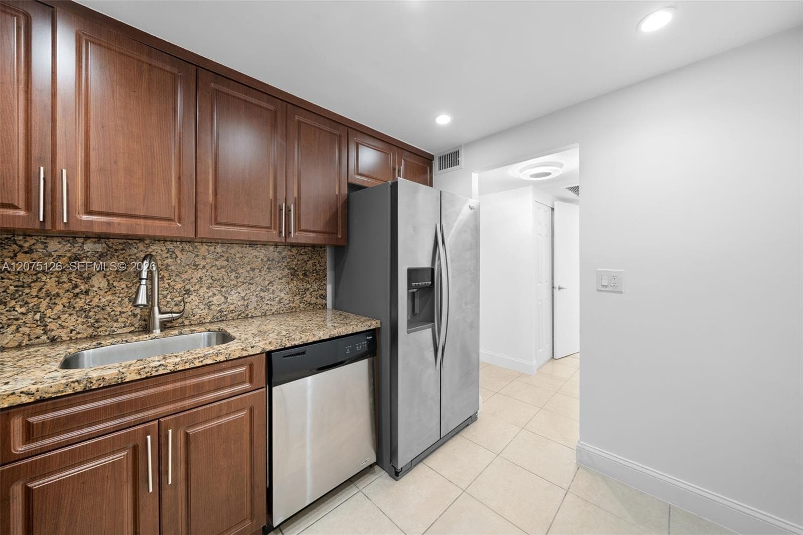 401 Golden Isles Dr 406 photo 7