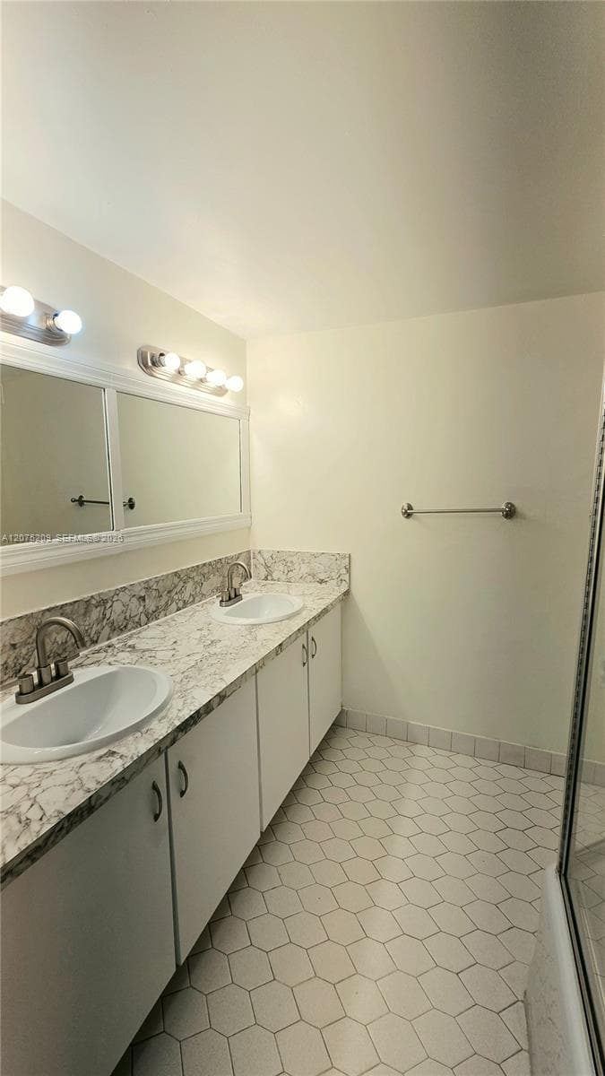 1849 S Ocean Dr 202 photo 22