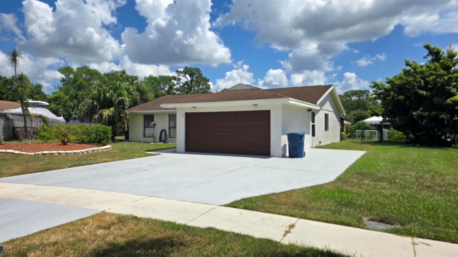 118 CAMBRIDGE Lane photo 2