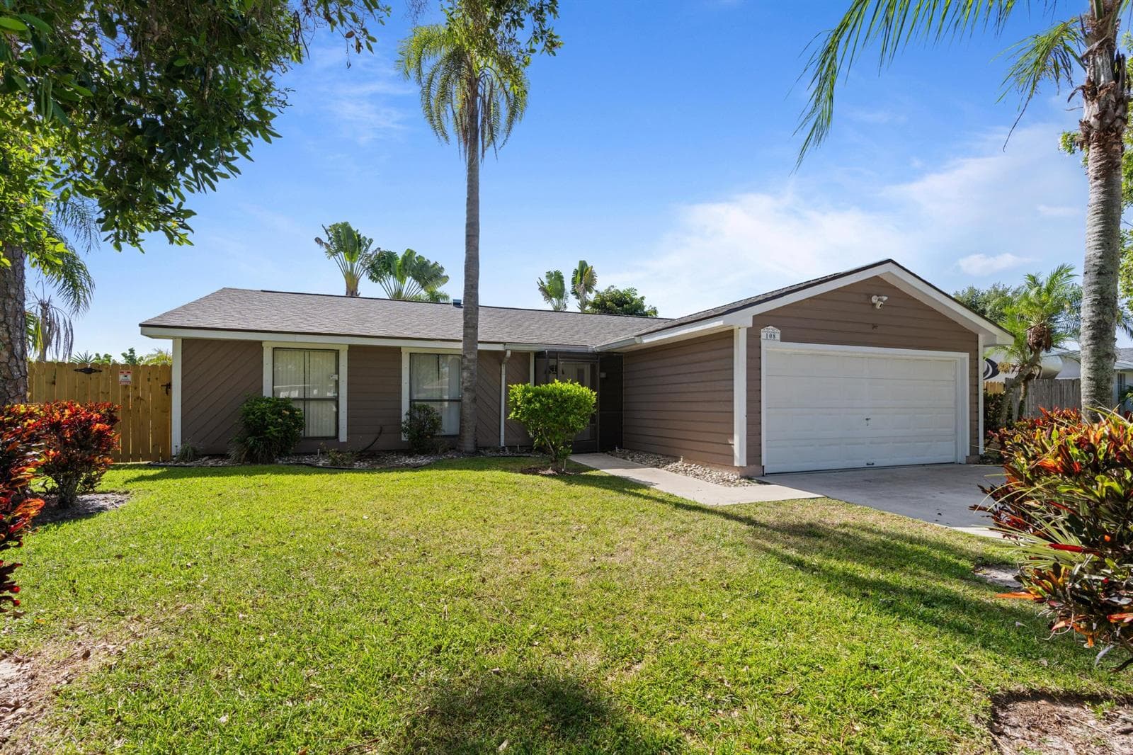 108 Cambridge Lane photo 2