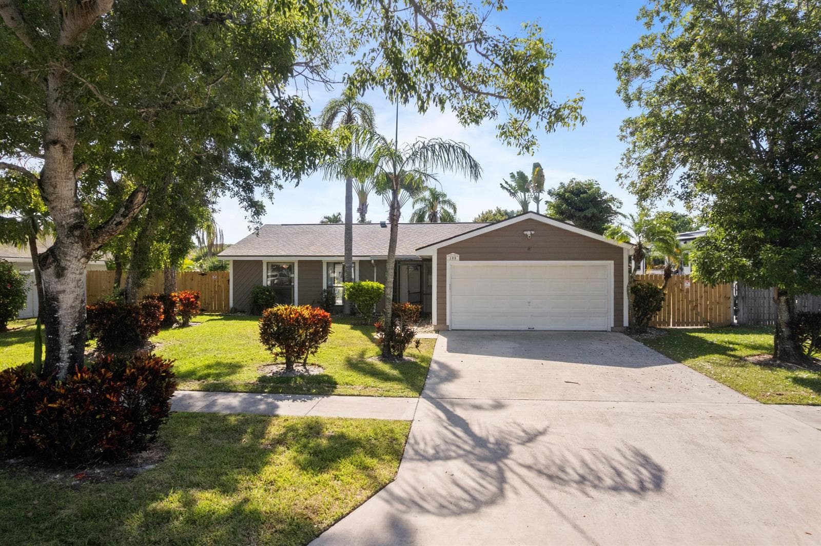 108 Cambridge Lane photo 1