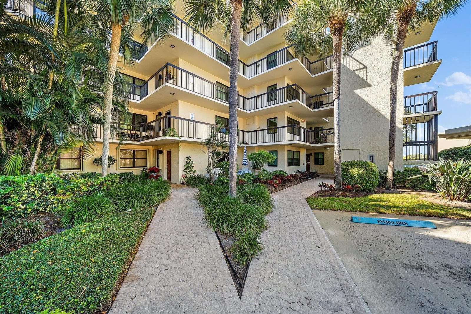 374 Golfview Road 405 photo 22