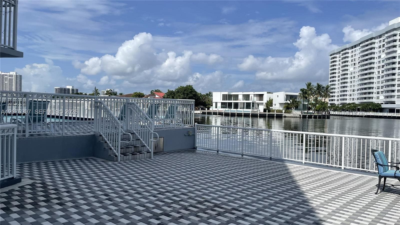 1913 S Ocean Dr 419 photo 3