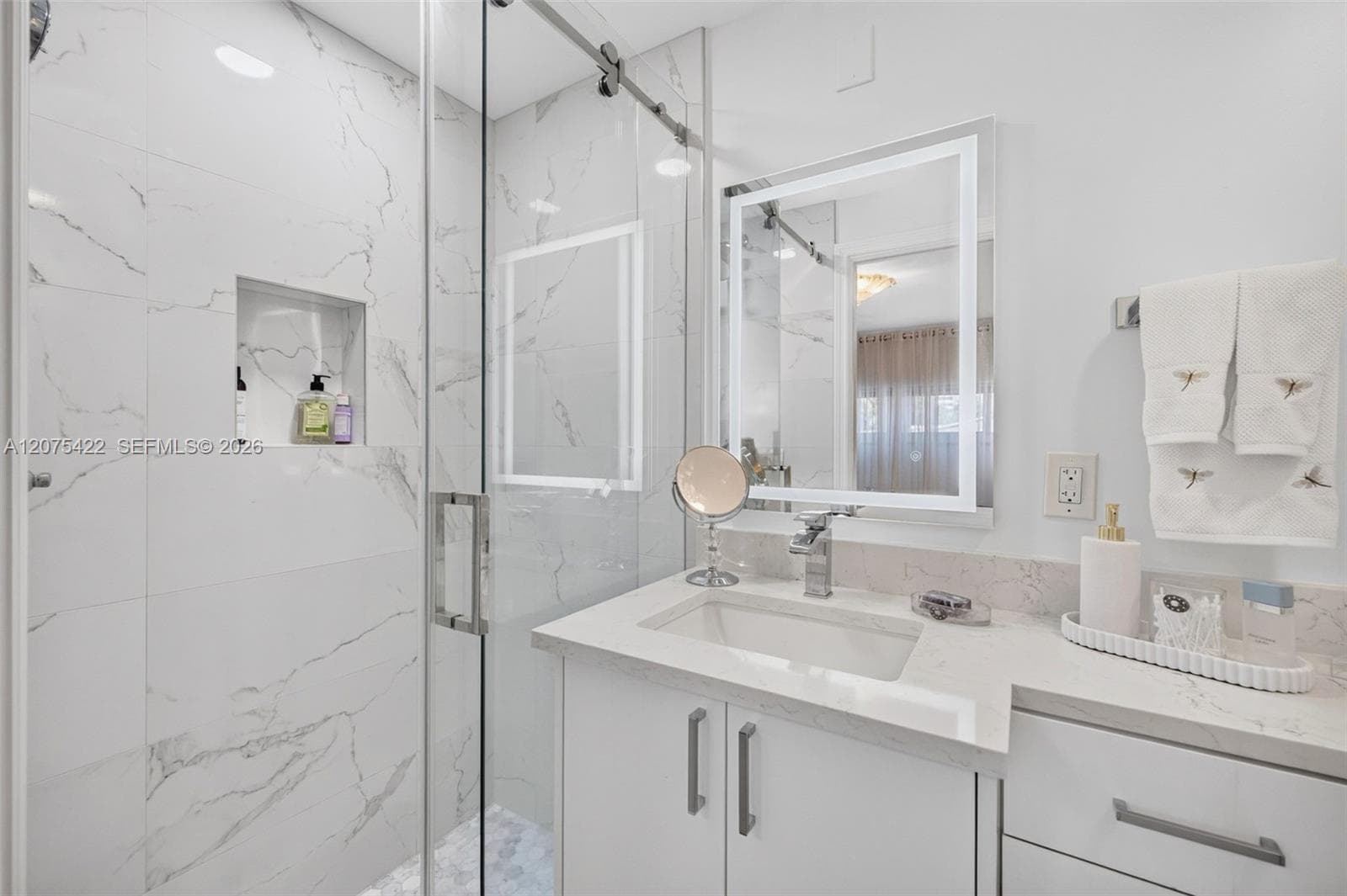 1705 N Riverside Dr 2 photo 4